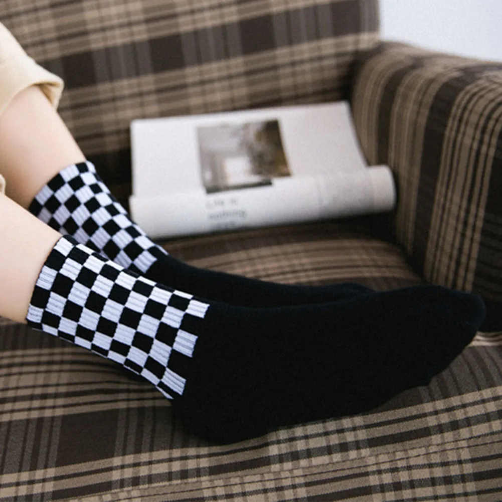 Носки мужские классические. Клетчатые носки. Носки в клеточку. Носки шахматы мужские. Квадратный носок.
