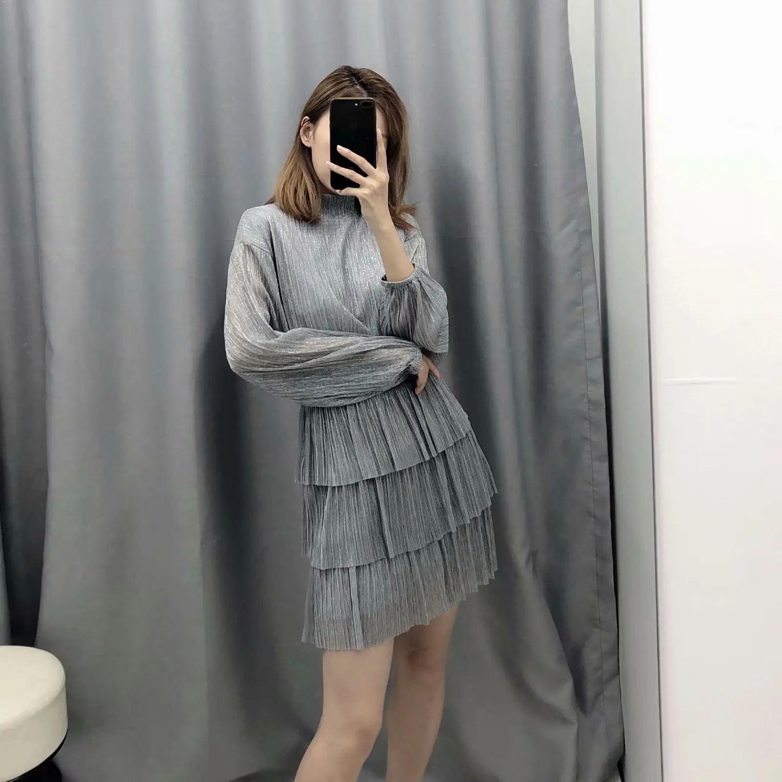 

2019 Autumn And Winter New Style Cascading Decoration Metal Color Line Long Sleeve Crew Neck Flounced Sense of Design Fashion Dr