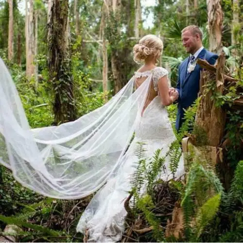 Mantello di pizzo da sposa in lungo velo nuziale con collo a mantella