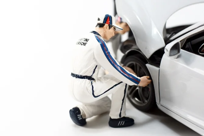 1:18 высокое моделирование Repairman модельный Набор Кукла Бутик Ремонт магазин сцена соответствующие модели автомобиля ремонтник для сплава автомобиля moedel