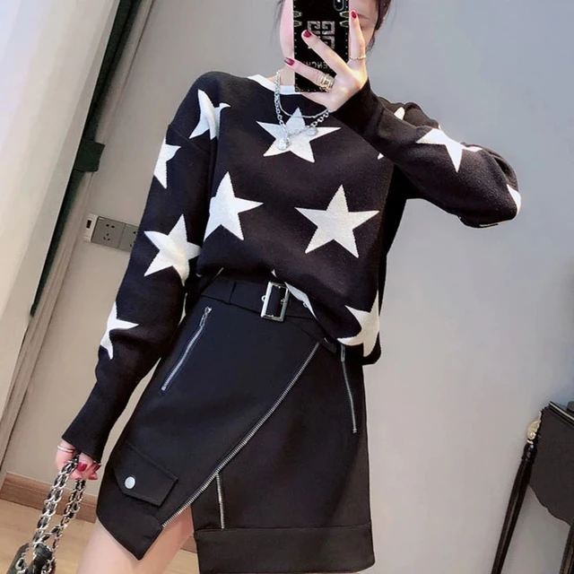 O-neck sweater with star patterns