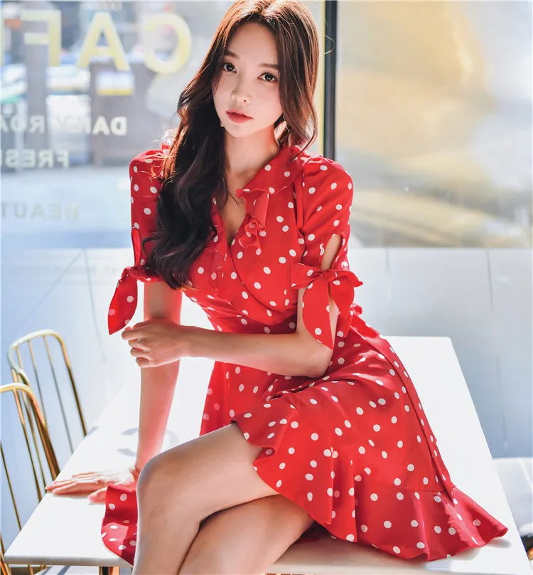 Dabuwawa Vintage Dot Print Ruffle Dress Women Sexy Ruffle Neck Split Hem Bow Sleeve Asymmetrical Sashes Dress Female DT1BDR006