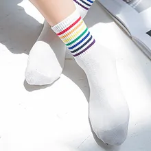 Радужные полосатые носки для женщин и девочек, комбинированные цветные трикотажные хлопковые носки средней длины, спортивные уличные стильные женские носки Skarpety Damskie