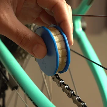 

Roller Chain Oiler Lubricating Cycling Durable Gear Roller Cleaner Lubricant W/Magnet Bicycle Chain Repair Tools Bike Accessory