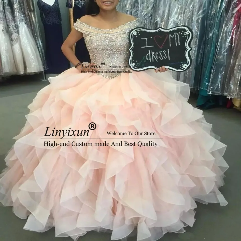 С открытыми плечами светло-розовые платья Quinceanera бисером с украшением в виде кристаллов милое бальное платье 16 и оборками, кружевные платья, тюлевые платья для выпускного вечера, на шнуровке