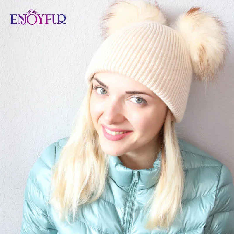 Женские шапки с двумя помпонами ENJOYFUR мягкие теплые из натурального меха для зимы