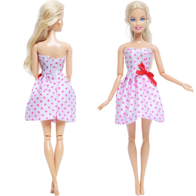 Poupée Barbie Fille Avec Une Robe Rose