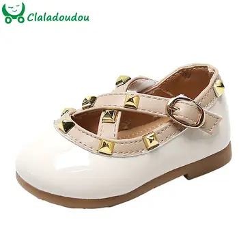 

11-15cm Girls Bright Patent Leather Shoes Fashion Rivets Princess Dress Shoes For Toddler Girls 0-3Years Old Kids Girls Red Shoe