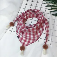 Весенне-осенние клетчатые Детские шарфы детский слюнявчик полотенце дикое конфетти мяч кисточкой для мужчин и женщин хлопок лен треугольное полотенце