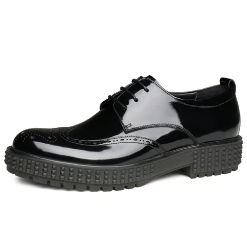 Black Shoes Новое поступление; мужская обувь на плоской платформе с круглым носком и шнуровкой; модельные туфли-оксфорды из лакированной кожи; Мужская обувь с перфорацией типа «броги»; JS374 - Цвет: Black Shoes