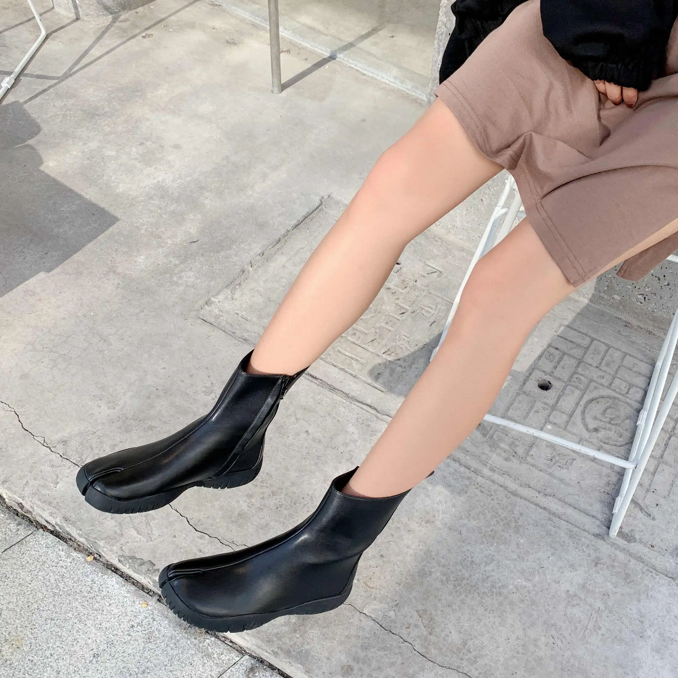 Lenkisen/популярные ботинки из натуральной кожи с раздельным носком Модные однотонные теплые зимние женские ботильоны с круглым носком на среднем каблуке L19