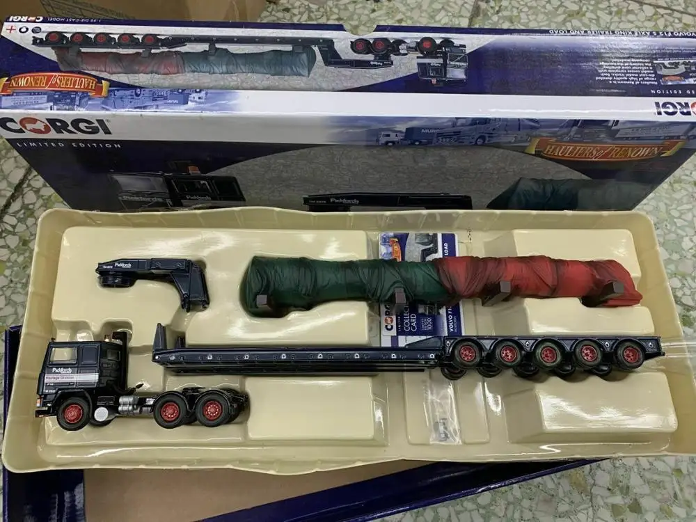

Corgi CC15501 Volvo F12 5 Axle King Trailer And Load Pickfords 1/50 Die-cast Model Truck New in Box