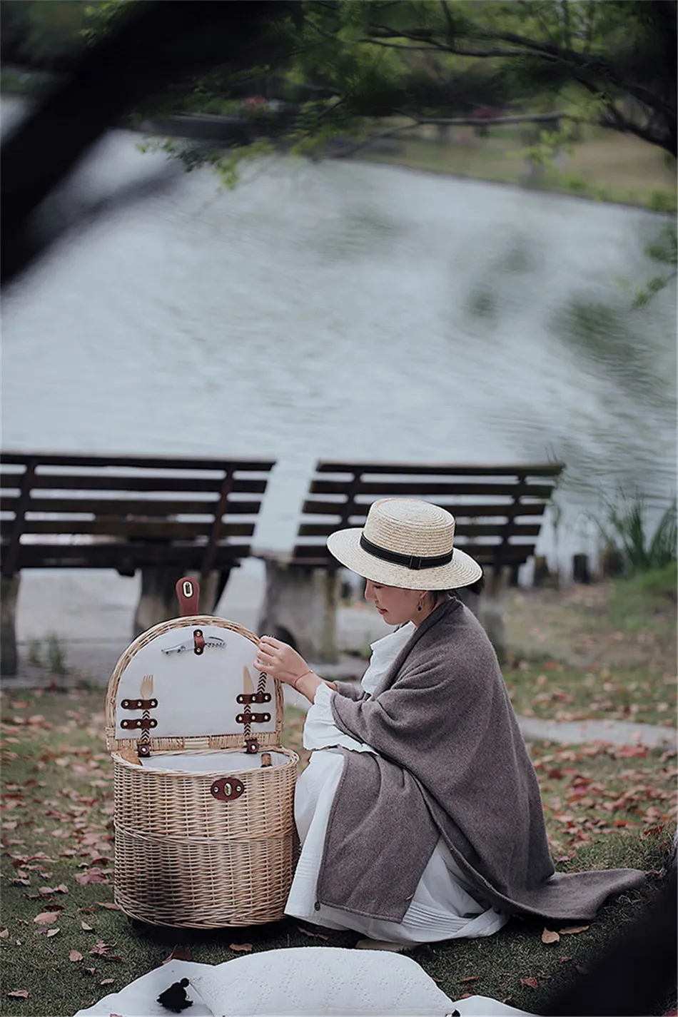 Rattan Trolley Picnic Basket Natural Wicker Weaving Lunch Baskets Wheels Family Outing Trip Picnic Bento Storage High Capacity