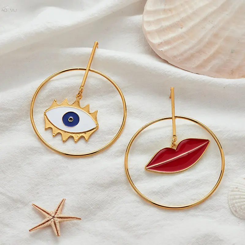 

AOMU 2019 Fashion Asymmetric Lip Eye Charm Earrings Bohemia Metal Gold Color Long Drop Earrings For Women Party Jewelry