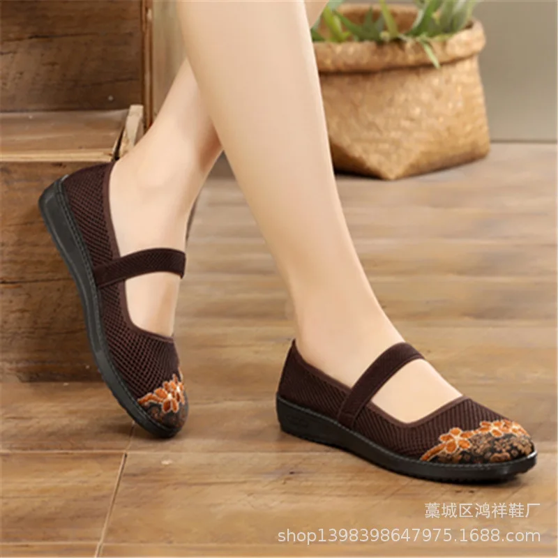 

2018 New Style Summer Comfortable Middle-aged Female Tennis Shoes Hollow out Breathable Mesh Shoes Mom Shoes Breathable Anti-sli