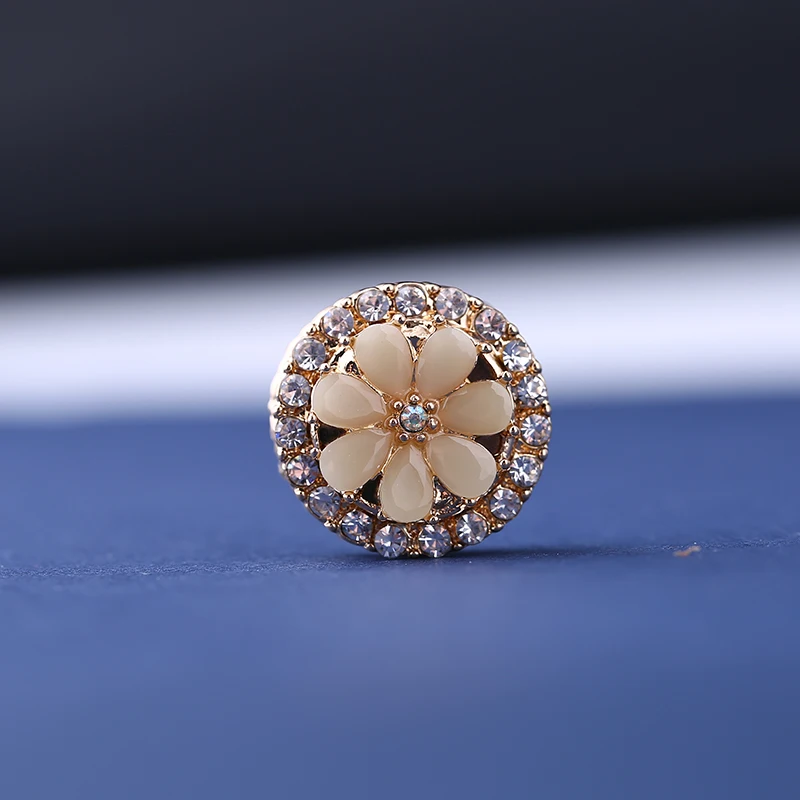 Женская Магнитная брошь с круглым цветком 1 шт. изысканные шарфы стразы магнитная
