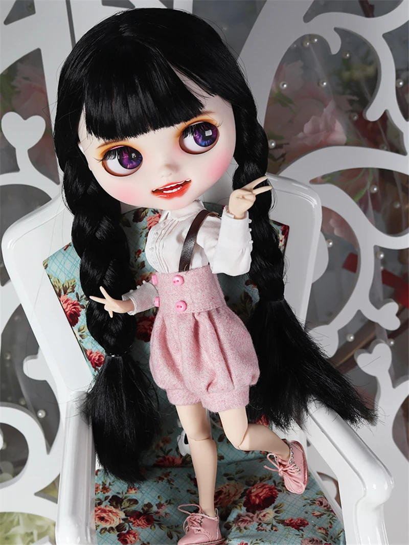 Susan - Premium Custom Neo Blythe Boneca com cabelo preto, pele branca e rosto sorridente fosco 3