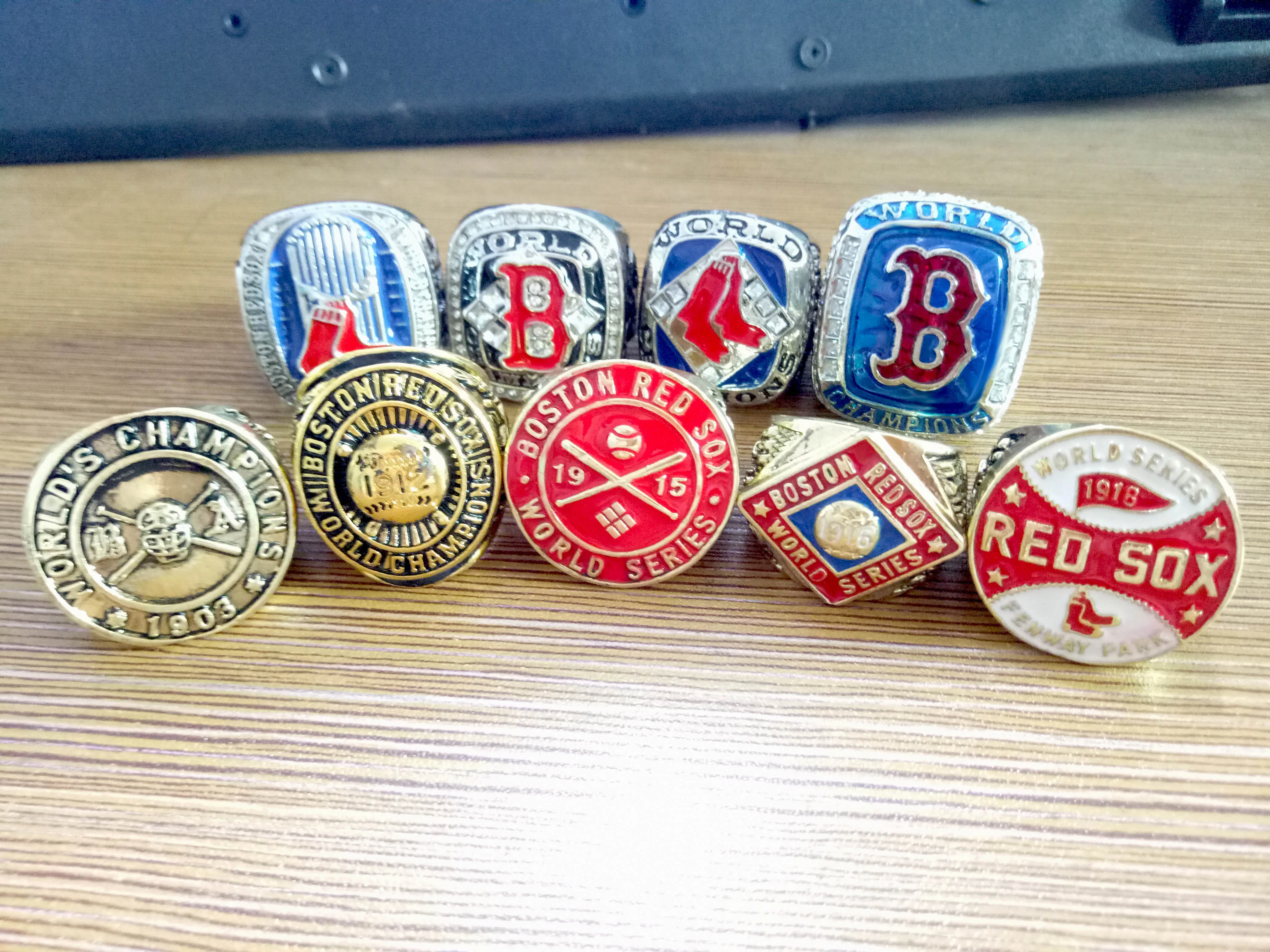 

1908/1915/1912/1918/1916/2013/2007/2004/2018 Boston Red Sox champion ring and necklace