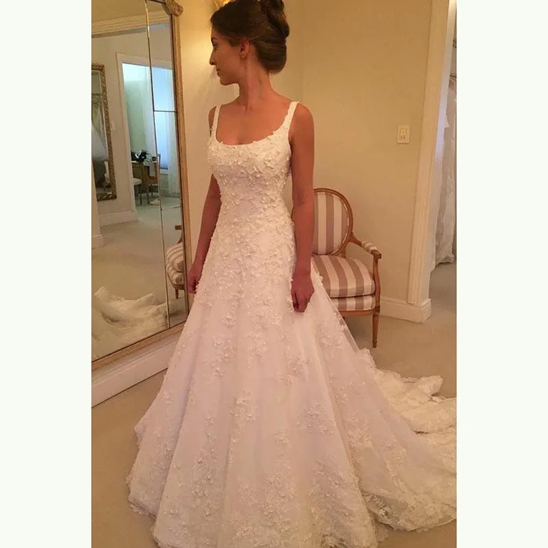 

Graceful A Line Lace Sleeveless Bridal Wedding Gowns Scoop Neckline with Straps Wedding Dresses for Bride Open Back Appliqued