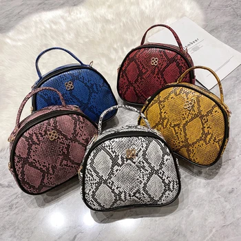 

Fashion Snake Printed Shoulder Messenger Bag Vintage Women Leather Curved Shell Shaped Purse Portable Street Travel Satchel 2021