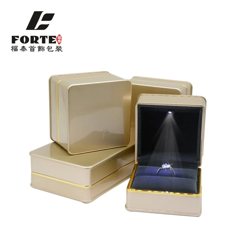 

Shenzhen Forte Baking Varnish Ring Box Necklace Packaging Box Top Grade LED Light Proposal zuan jie he Accessories Jewlery Box
