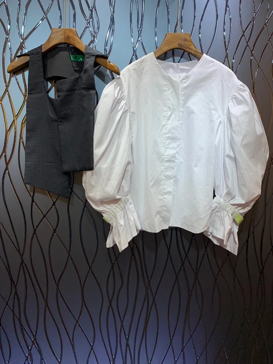 

2019 Early Autumn New Woman Irregularly Cut Pure Sleeveless Top + Bat Loose Long Sleeve Top 816