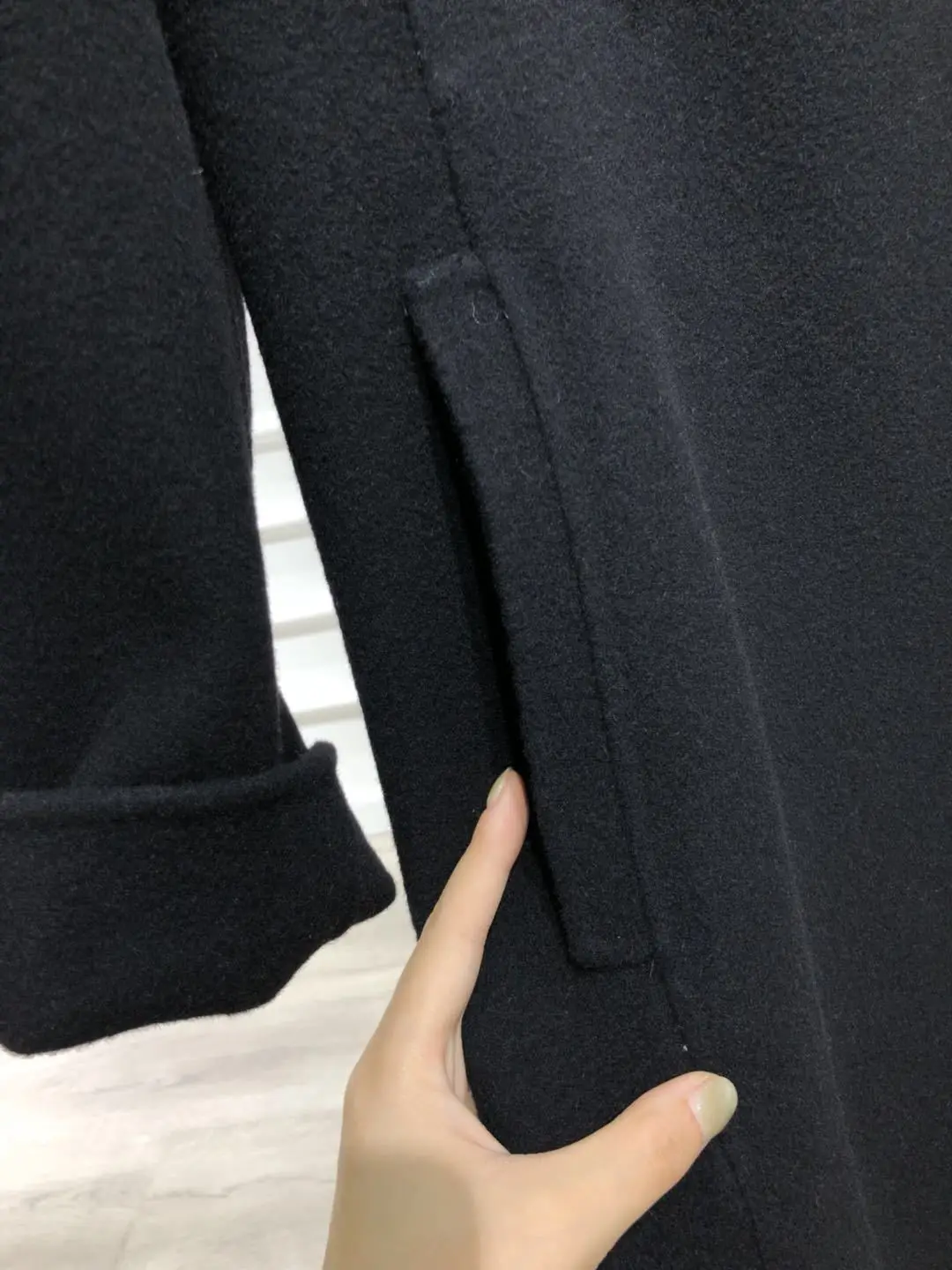 Однотонное кашемировое пальто с капюшоном