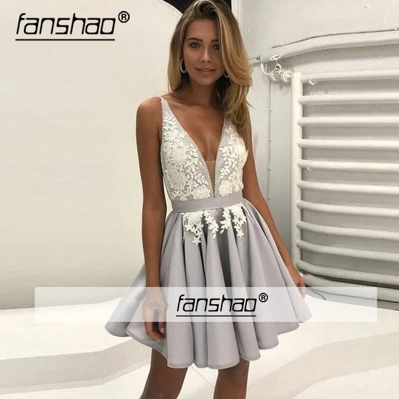 

Fanshao Silver Homecoming Dresses Spaghetti Straps A-Line Deep V-Neck Short Mini Appliques Lace Backless Elegant Cocktail Dress