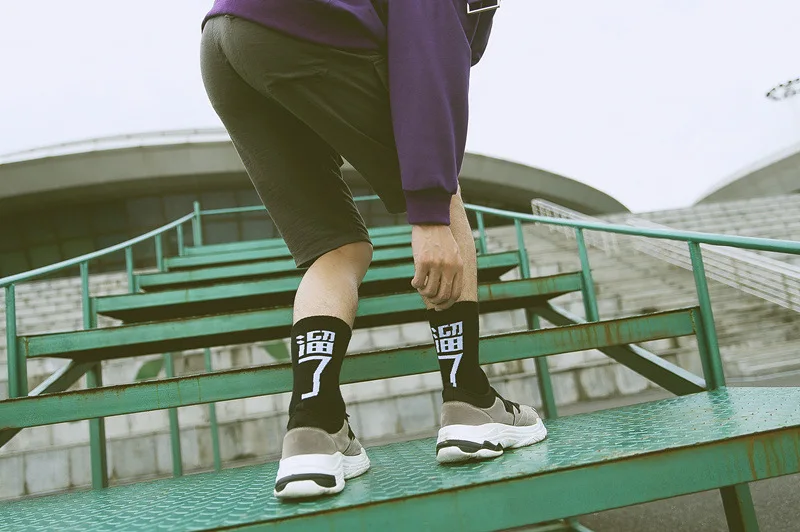 Дизайн китайские персонажи хип-хоп уличный стиль личности спортивный скейтборд носки мужские и женские парные носки