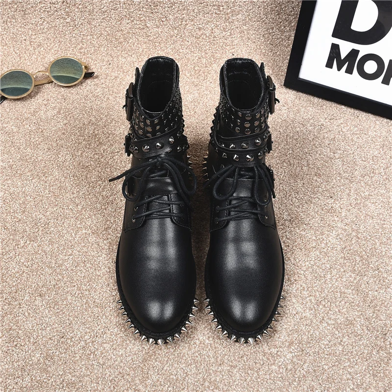 Scarpe donna/Зимние ботильоны; обувь на плоской подошве; женские мотоциклетные ботинки черного цвета на шнуровке с заклепками; женская обувь; botas Feminina;