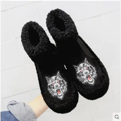 Новые зимние женские зимние ботинки Модная Джинсовая куртка с вышивкой ботинки, подбитые волчьей шерстью Студенческая обувь с нескользящей подошвой; плотная плюшевые теплые зимние сапоги обувь из материала на основе хлопка; большие размеры 35-40 - Цвет: Черный