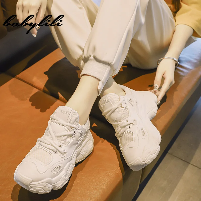 Белые женские повседневные дышащие кроссовки на платформе; коллекция года; Модные женские кроссовки из сетчатого материала; женская обувь из Вулканизированной Ткани; женские кроссовки