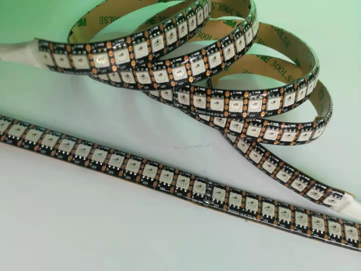 12V WS2815 RGB 60/ 100/144 светодиодов/Пиксели/m Full Цвет светодиодная цифровая полоса светильник прибор приемно двойной