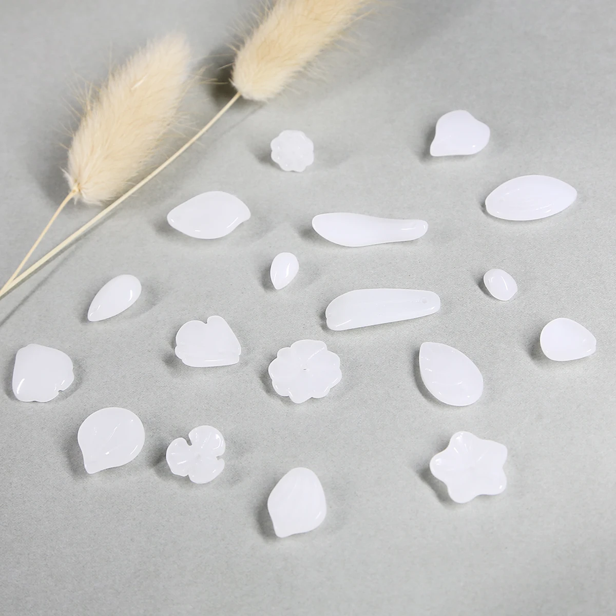 

10Pcs/lot Glass Irregular White Petal Leaf Beads Handmade DIY For Making Sewing Accessories Clothes Craft Supplie