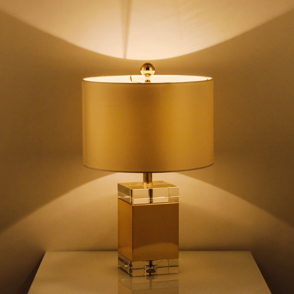 Европейский стиль гостиная Золотой Стол Огни Современные хрустальные лампы белый абажур кровать свет