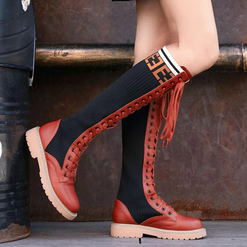 long boots red Женские ботинки martin с перекрестной шнуровкой; Лоскутная обувь до колена на низком каблуке 4 см; сезон осень-зима; повседневные модные ботинки; уличная нескользящая обувь - Цвет: long boots red