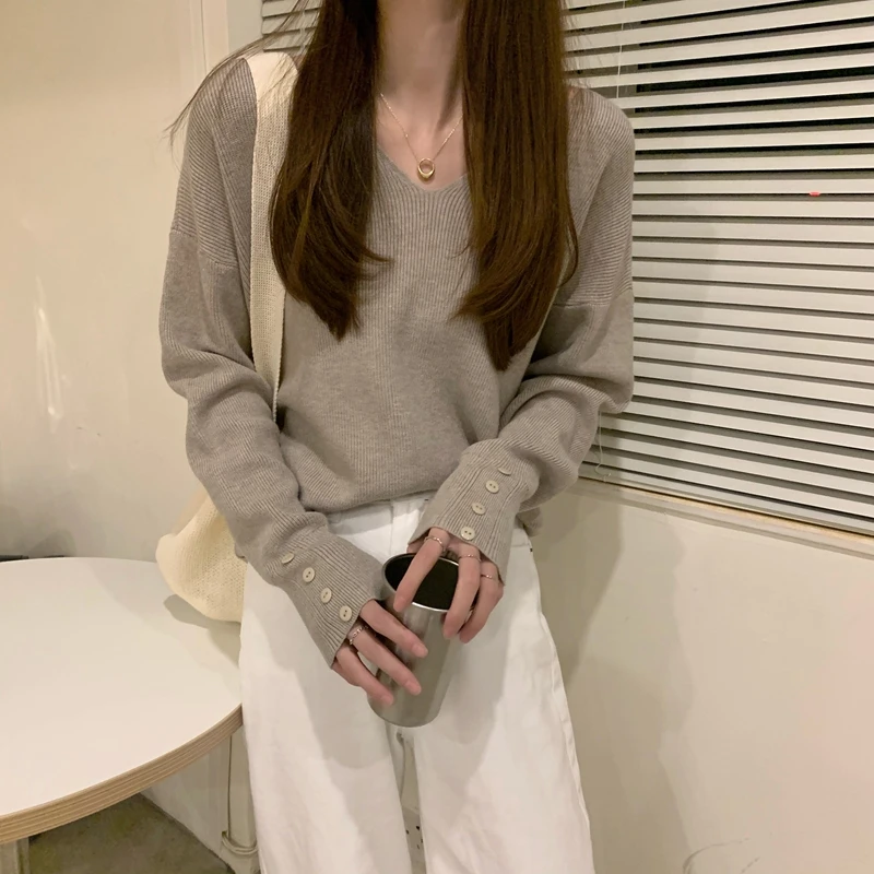 

Bottoming shirt Women's sweater with autumn and winter 2020 new Korean version of loose V-neck Western style knitted sweater