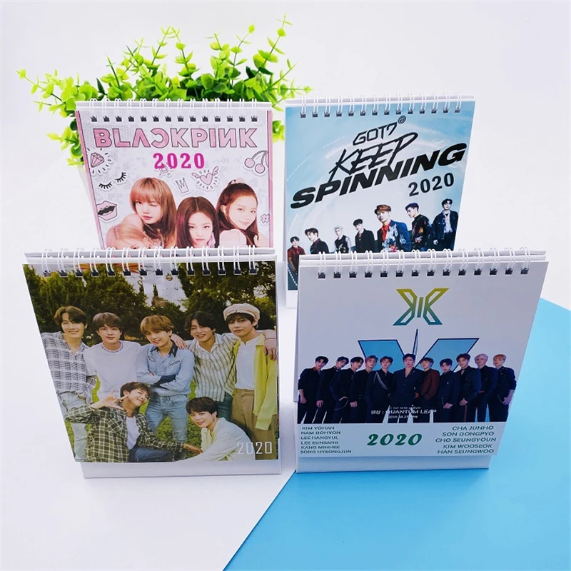 

Kpop BANGTAN BOYS X1 GOT7 BLACKPINK 2020 Desk Calendar K-POP Calendar desk calendar Korean version of the desktop decoration