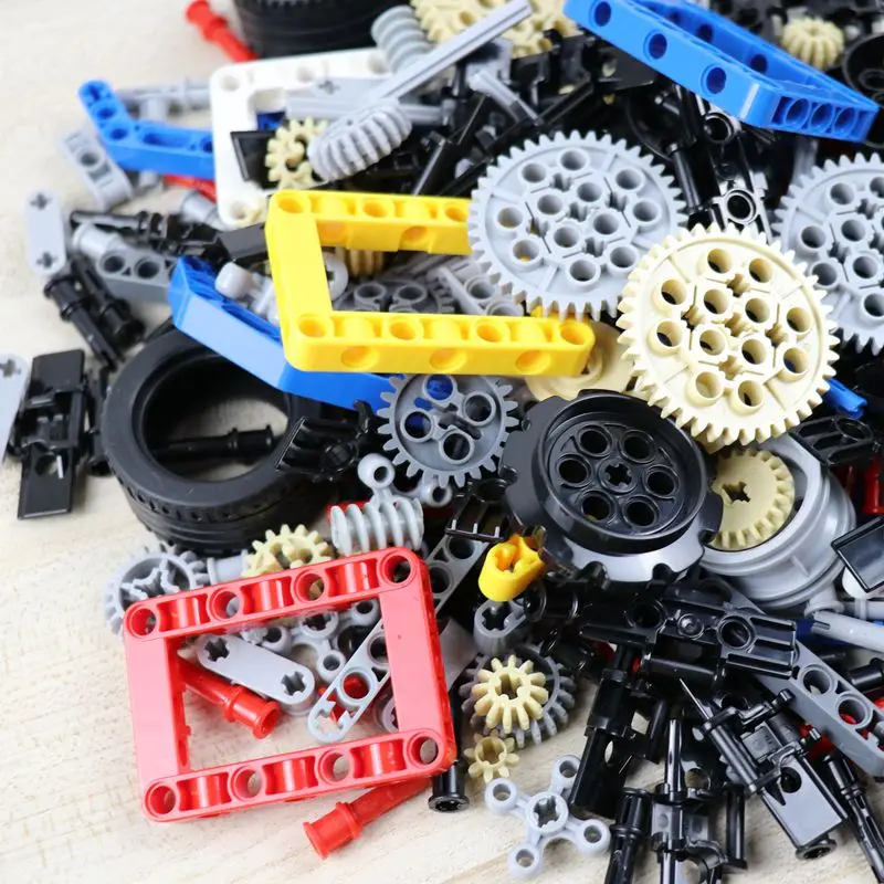 100 LEGO TECHNIC BULK LOT MIXED PIECES  AXLE GEAR WHEELS PLATES PINS..