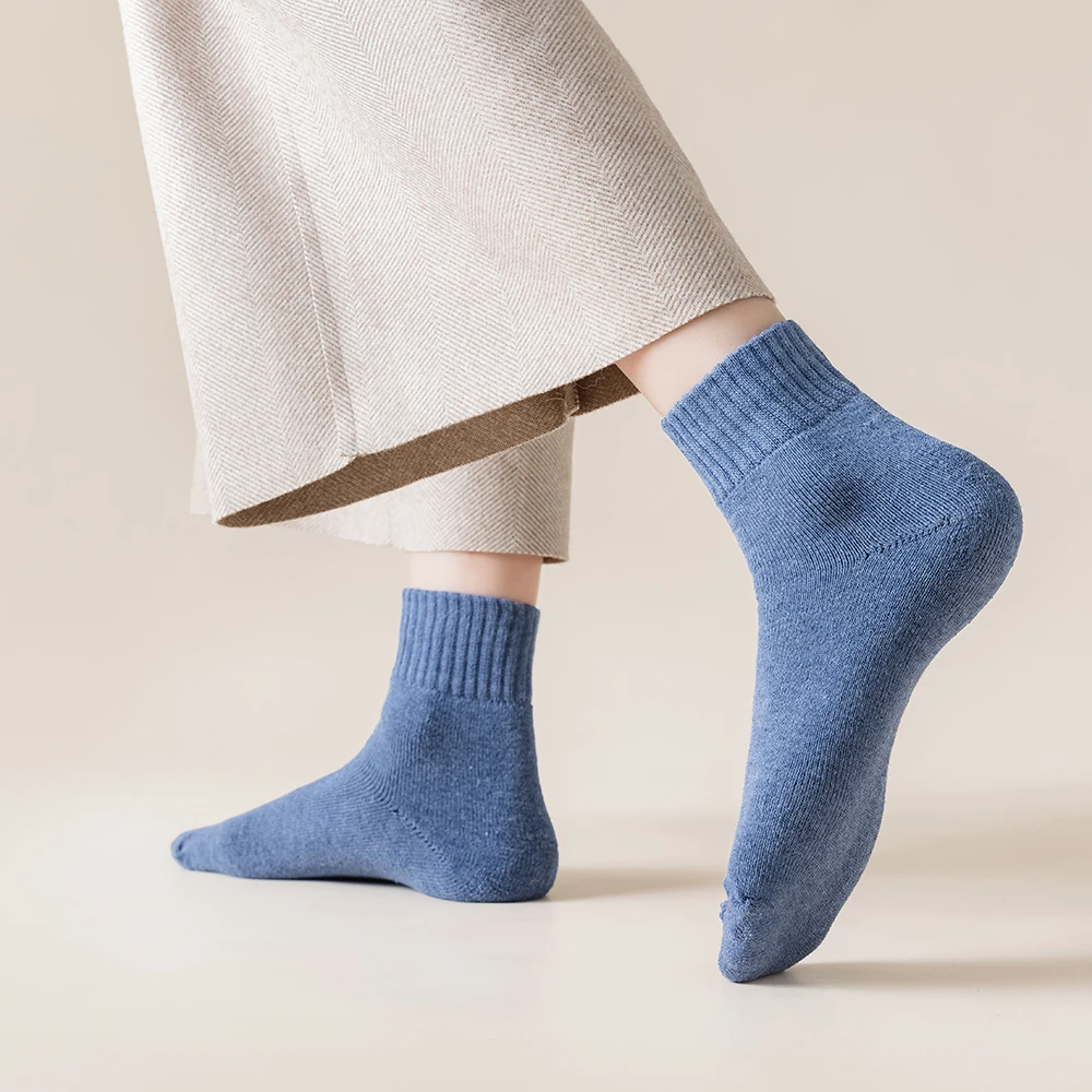 New Winter Vrouwen Socks Dikke Warme Effen Kleur Wol Harajuku Retro Koude Slip Mode Toevallige Kasjmier Modieuze Sokken 1-Pair New Winter Vrouwen Socks Dikke Warme Effen Kleur Wol Harajuku Retro Koude Slip Mode Toevallige Kasjmier Modieuze Sokken 1-Pair