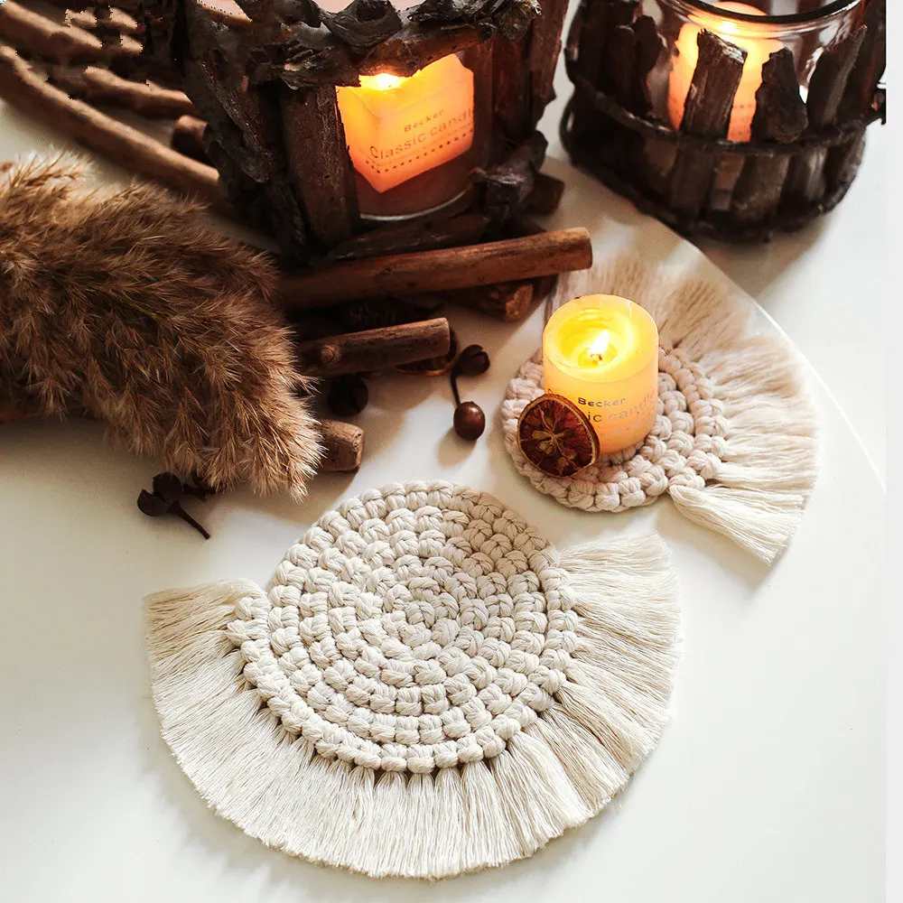 2Pcs Macrame Untersetzer Set für Esstisch Dekor Handmade Coaster Tischset Mit Quasten Kaffee Weihnachten Küche Dekoration