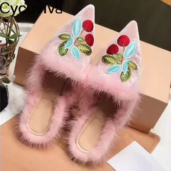 

Suede Embroidery Women Flat Slippers Pink Fur Slides Ladies Mules Runway Shoes 2020 Spring Runway Pointy Toe Shoes Woman