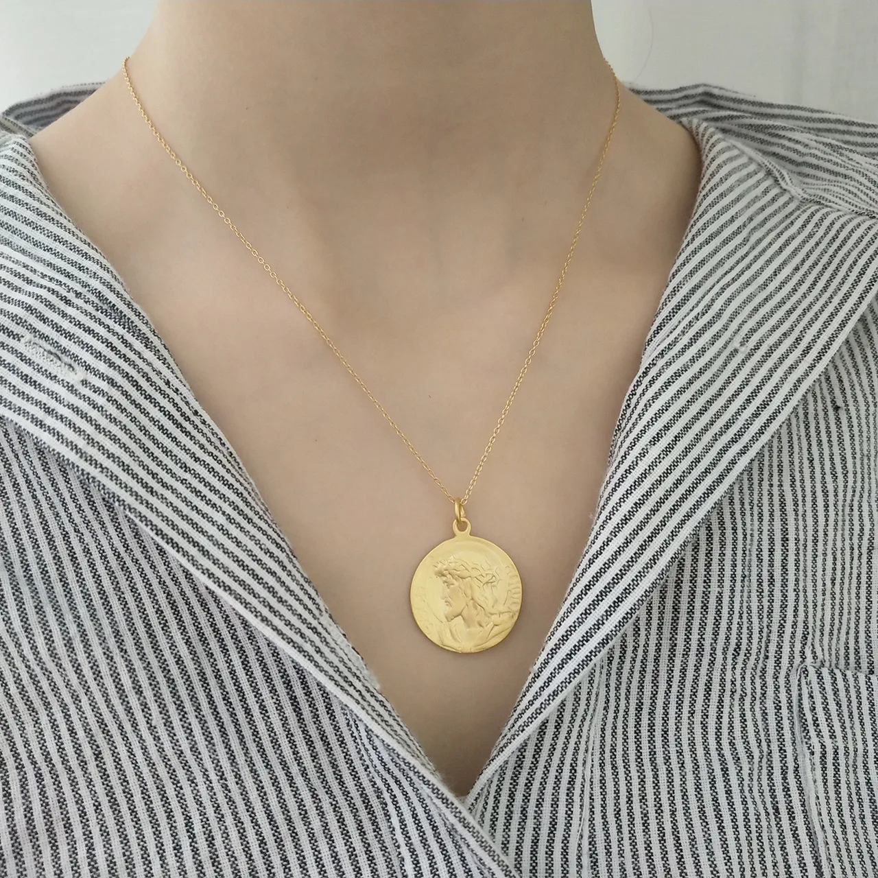 

Chao fu mao Design South Korea Korean-style 925 Sterling Gold American Dollars round Coins Double-Sided Figure Pendant Necklace
