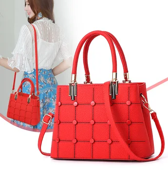 

2020 new fashion trend rivet fashion female bag European and American big bag casual shoulder bag