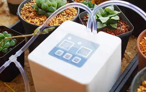 HobbyLane DIY микро автоматического капельного полива и орошения комплект с самостоятельным поливом Системы с 30-дневная таймер и зарядка через usb