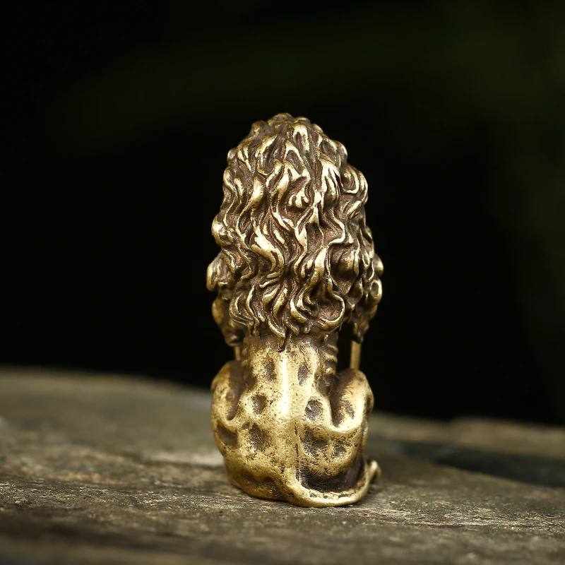 shiled lion lion statue (8)