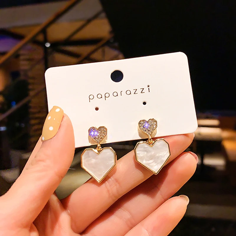 14642689764_1626211359