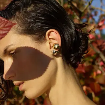 

HUANZHI New Simple Design 2019 Gold Metal Curved Flower Petal Geometric Bean Ear Cuff Stud Earrings for Women Girl Party