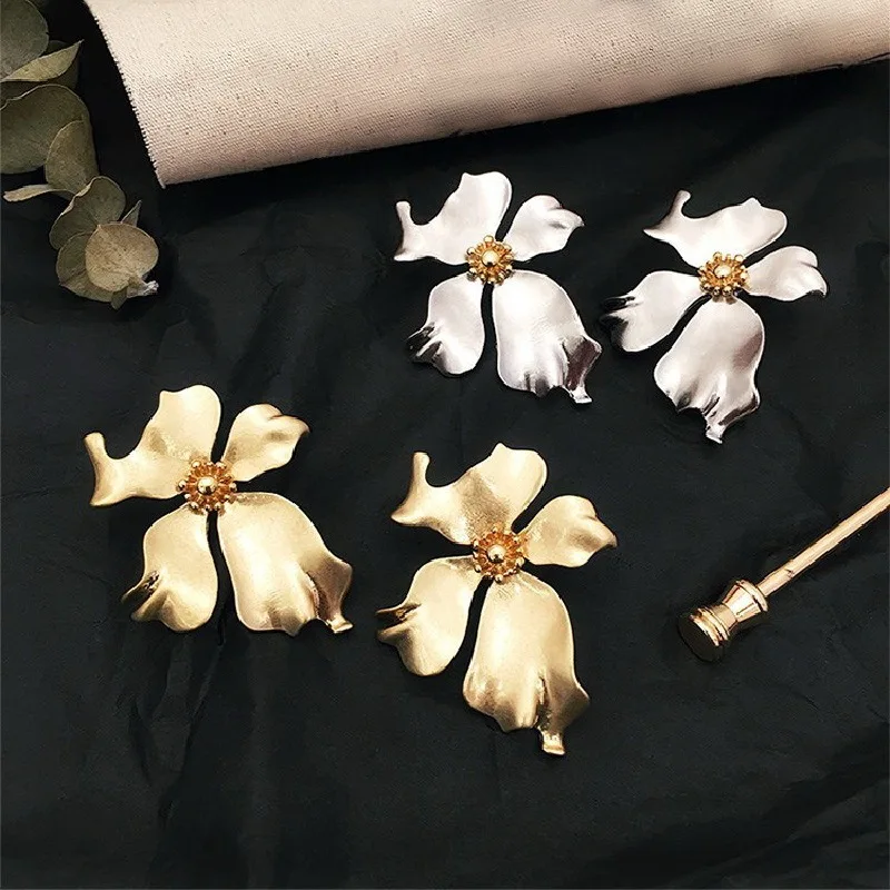

New Vintage Fashion Big Metal Flower Stud Earrings for Women Exaggerated European Style Wedding Party Pendientes Jewelry