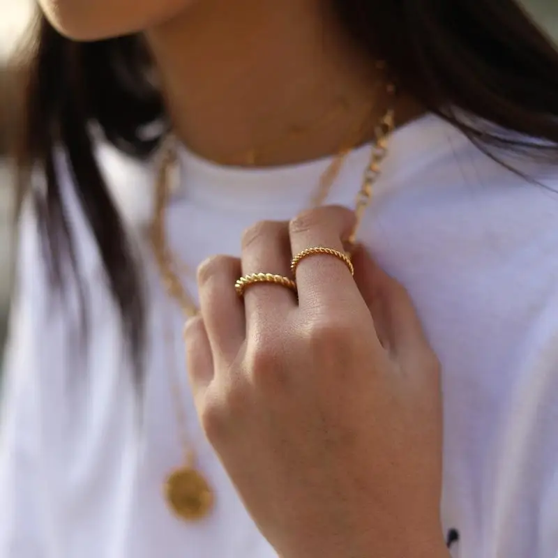 gold-flux-ring-rings-missoma-778078_800x